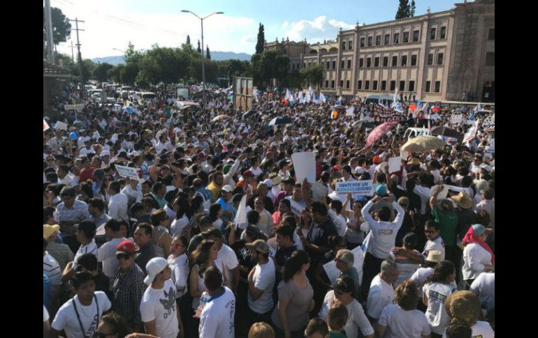 Los participantes en la marcha gritaban y cantaban: ‘voto por voto. Casilla por casilla’. TWITTER / @SalvadorVegaC