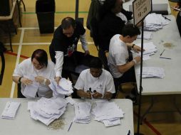 De confirmarse estas cifras, los ‘tories’ de May necesitarían 12 escaños más para obtener la mayoría absoluta en Cámara de los Comunes. AP / F. Augstein