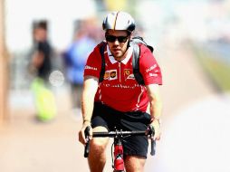 Sebastian Vettel, actual líder del campeonato, llega al circuito Gilles-Villeneuve en bicicleta. AFP / D. Istitene