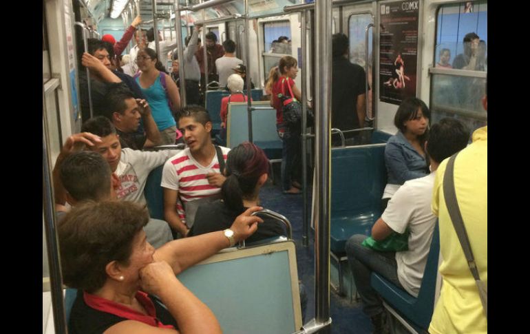 Rodero atestiguó un conmovedor momento a bordo de un transporte urbano lleno. NTX / ARCHIVO