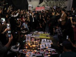 El miércoles pasado, artistas, activistas de género, de derechos humanos y periodistas, se levantaron frente al cenotafio. EFE / ARCHIVO