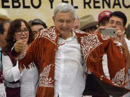 López Obrador festeja que Morena fue el partido que más creció en las elecciones del 4 de junio pasado. SUN /