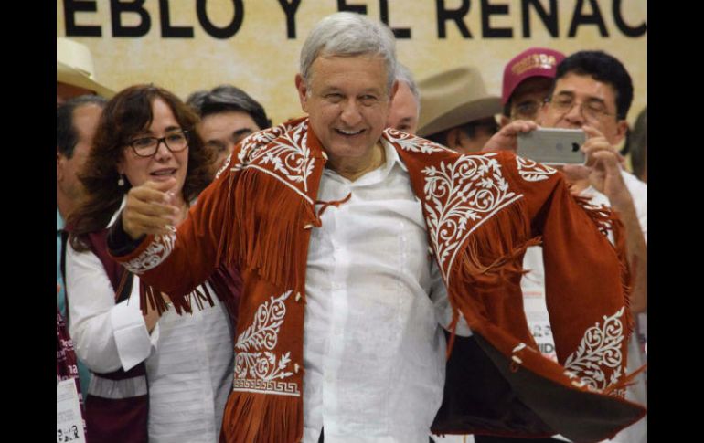 López Obrador festeja que Morena fue el partido que más creció en las elecciones del 4 de junio pasado. SUN /