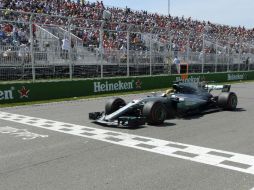 El piloto de Mercedes suma su sexta corona en el circuito de Canadá. AP / P. Chiasson