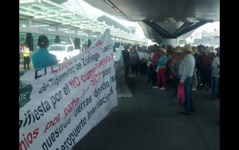 Ejidatarios exigen el pago de los terrenos del ejido sobre los que se construyó la terminal aérea. EL INFORMADOR / S. Blanco