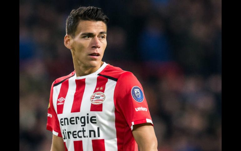 El ahora ex jugador del PSV Eindhoven de Holanda se coronó campeón de la Eredivisie en la temporada 2015-2016. TWITTER / @HectorMorenoh