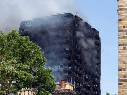 El incendio en la torre Grenfell, un inmueble en el oeste de la capital británica de 24 plantas, inició en la madrugada. EFE / W. Olliver