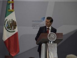 Peña Nieto reitera el compromiso de su gobierno para generar las mejores condiciones para el ejercicio libre de su profesión. TWITTER / @gobmx