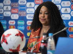 ''Los fanáticos tienen que entender que ponen en riesgo el partido al negarse a respetar las reglas'', dijo la secretaria de la FIFA. AFP / M. Antonov