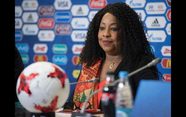 ''Los fanáticos tienen que entender que ponen en riesgo el partido al negarse a respetar las reglas'', dijo la secretaria de la FIFA. AFP / M. Antonov