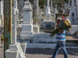 Los ciudadanos que acudan ese día a los cementerios municipales contarán con baños móviles públicos y gratuitos. EL INFORMADOR / ARCHIVO