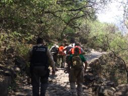 Al punto acudieron agentes del Ministerio Público para realizar el levantamiento del cuerpo. ESPECIAL /