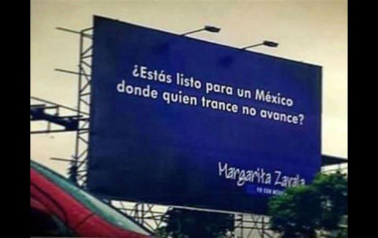 En la publicidad puede leerse la frase con el error: ‘¿Estás listo para un México donde quien trance no avance?’ TWITTER / TWITTER / @Gromit___