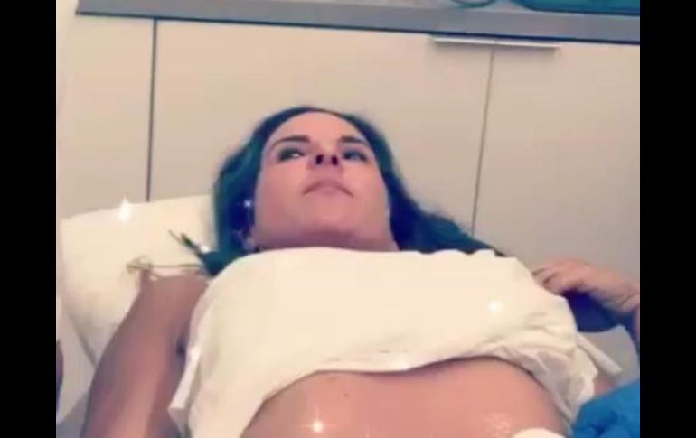 Kate lucía relajada, postrada en una camilla y con un café en la mano. INSTAGRAM / katedelcastillo