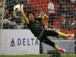 Una gran atajada de Ochoa sobre el final del partido impidió el triunfo de Portugal. AP / ARCHIVO