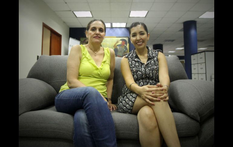 Escritoras. Rita Stenner y Carmiña Mejía, de izquierda a derecha, presentan su más reciente libro. EL INFORMADOR / E. Barrera