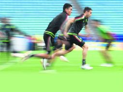 Luis Reyes (i), podría ser una de las caras nuevas en la alineación titular de Juan Carlos Osorio hoy frente a los 'All Whites'. AFP / F. Fife