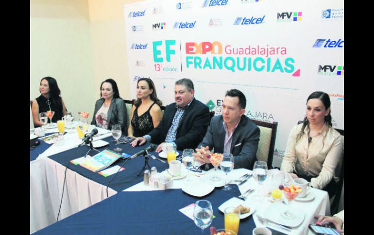 Organizadores de Expo Franquicias sostuvieron una plática con empresarias de Guadalajara donde hablaron acerca del modelo de negocio. ESPECIAL /