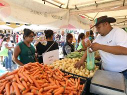 En la caravana se ofrecieron productos lácteos, cárnicos, verduras, frutas y otros. EL INFORMADOR / E. Barrera