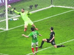 Oribe Peralta marcó el gol con el que México tomó la ventaja definitiva para ganar un partido que se le complicó. AFP /