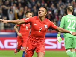 Sánchez mandó el balón al fondo de las redes después de recibir una pared de Arturo Vidal. AP / M. Meissner