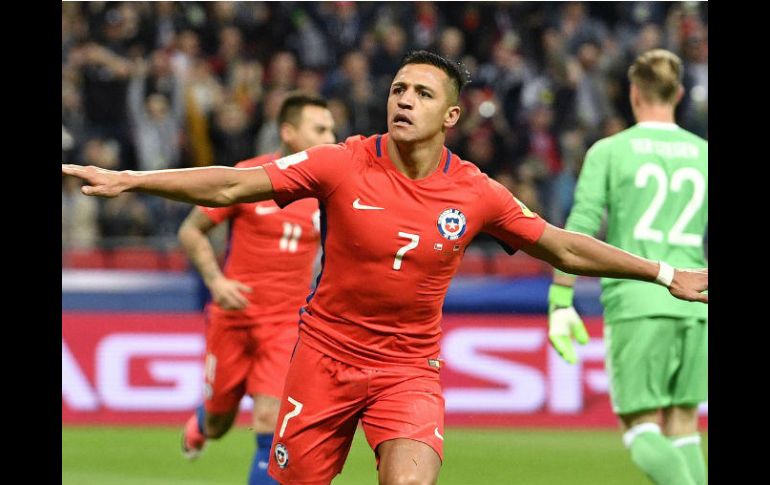 Sánchez mandó el balón al fondo de las redes después de recibir una pared de Arturo Vidal. AP / M. Meissner