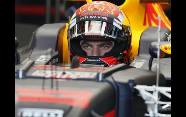 Cumplida la hora de ensayos, Max Verstappen se puso casi un segundo por encima del resto. EFE / Z. Kurtiskidze