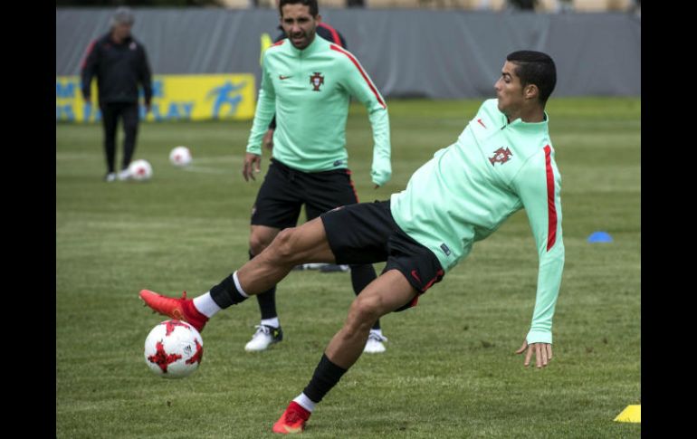 Cristiano Ronaldo, estrella del cuadro luso, podría descansar para llegar en forma a las semifinales. EFE / G. Licovski