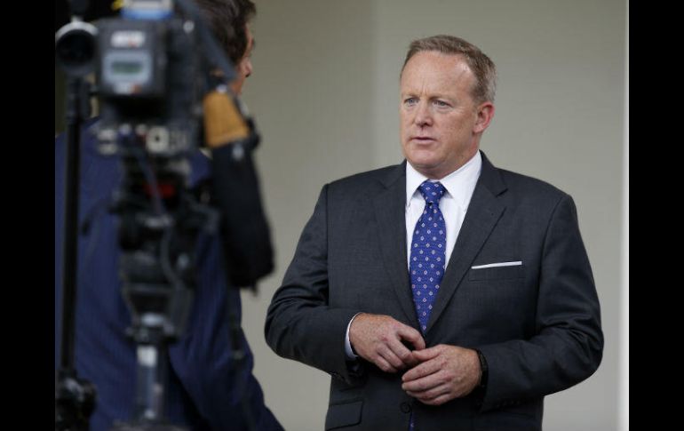 ‘Es maravilloso para nosotros estar aquí y tener una productiva discusión política’, manifestó Sean Spicer. AP / A. Brandon