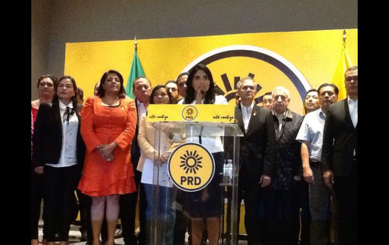 Alejandra Barrales, dirigente nacional del PRD, hizo el anuncio del frente. TWITTER / @PRDMexico