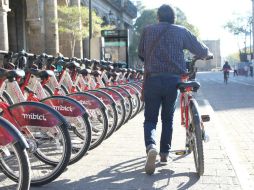 La combinación del transporte público con el de dos ruedas es otra de las ventajas que apuntan los usuarios. EL INFORMADOR / ARCHIVO