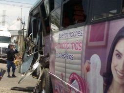 El tren impactó la parte trasera del autobús. TWITTER / @PCJalisco