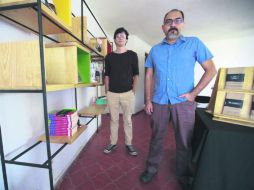 Biblio-diversidad. A la izquierda, Carlos Armenta de Ámbar y de Casa Impronta, y Antonio Martz de Paraíso Perdido. EL INFORMADOR / F. Atilano