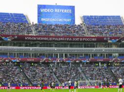 Confusión. En el duelo Alemania-Camerún se tomaron demasiado tiempo en el VAR para sancionar una expulsión. AP / T. Stavrakis