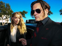 Heard y Depp, quienes entonces estaban casados, divulgaron un video expresando su remordimiento por lo sucedido. AFP / ARCHIVO