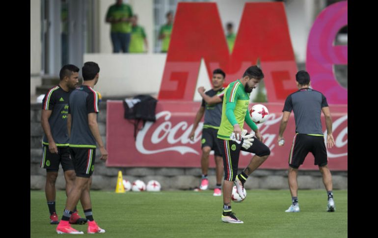 La escuadra lleva dos semanas trabajando bajo la mirada de Luis Pompilio Páez, auxiliar técnico del seleccionador Juan Carlos Osorio. MEXSPORT / ARCHIVO