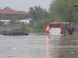 Un total de 25 casas registran niveles de 20 a 50 centímetros de agua sobre Privada Aldama, así como nueve viviendas en Loma Bonita. TWITTER / @BomberosTonala