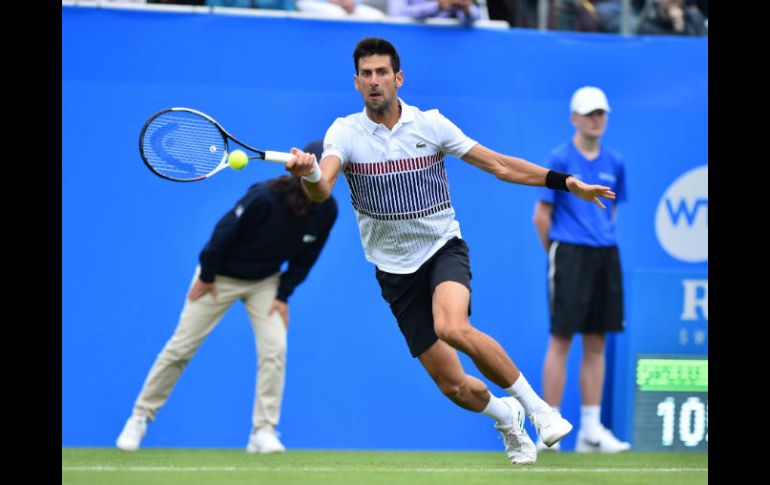 Es la primera vez que Nole acude a un evento en cancha de césped entre Roland Garros y Wimbledon desde 2010. AFP / G. Kirk