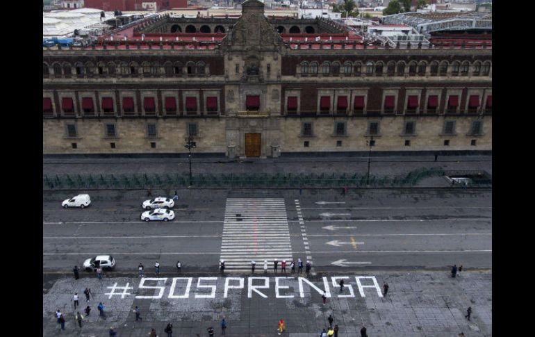 El letrero de ''SOS Prensa'' también apareció en otras ciudades del país. AFP / ESPECIAL