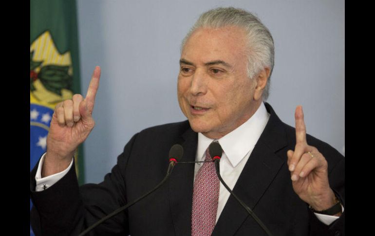 Temer fue acusado por el fiscal anterior de haber sido beneficiario de un soborno, cosa que el mandatario tachó de 'ficción'. AP / E. Peres