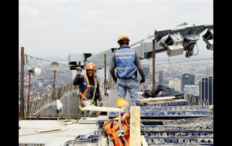 Constructores sostienen que no hay razón para el encarecimiento; advierten que el costo se traslada al precio de la vivienda. EFE / ARCHIVO