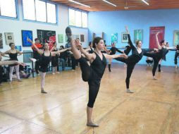 Preparativos. Las bailarinas durante el ensayo de los montajes. EL INFORMADOR / F. Atilano