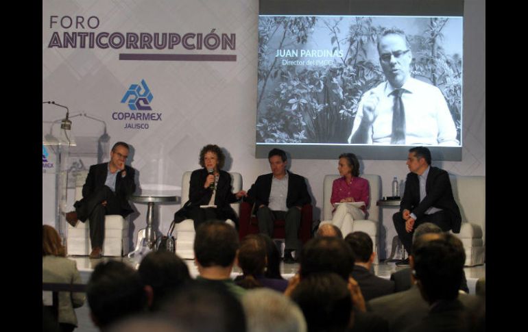 Participantes en el Club de Industriales: Juan Pardinas, Jacqueline Peschard,  Diego Petersen, María Amparo Casar y Eduardo Bohórquez. EL INFORMADOR / E. Barrera