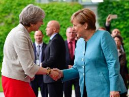 Tras un breve saludo delante de las cámaras, May y Merkel entraron en la Cancillería. AFP / T. Schwarz