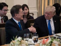 Trump cenó con Moon horas después de que el Departamento del Tesoro anunciara sanciones contra empresas chinas. AFP / N. Kamm