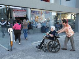 Las pensiones actuales con una aportación de 6.5% deriva en una pensión con una tasa de 26%. EL INFORMADOR / ARCHIVO