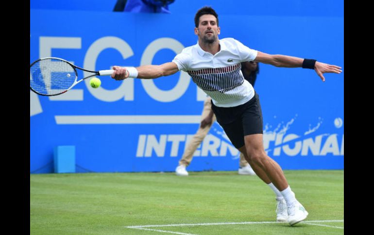 ''Nole'' consiguió al fin lo que necesitaba: confianza sobre hierba para presentarse al tercer grande de la temporada. AFP / G. Kirk