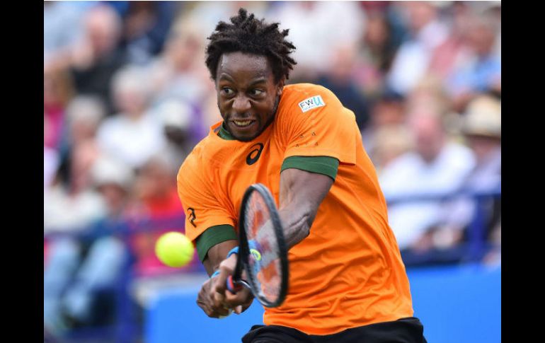 Gael Monfils regresa el saque de Gasquet. AFP / G. Kirk