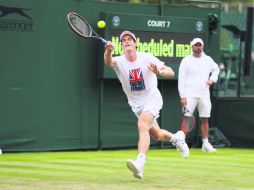 Andy Murray. El tenista británico realiza una práctica previo al arranque del torneo en Wimbledon. AP /