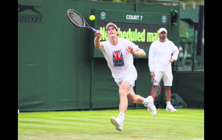 Andy Murray. El tenista británico realiza una práctica previo al arranque del torneo en Wimbledon. AP /